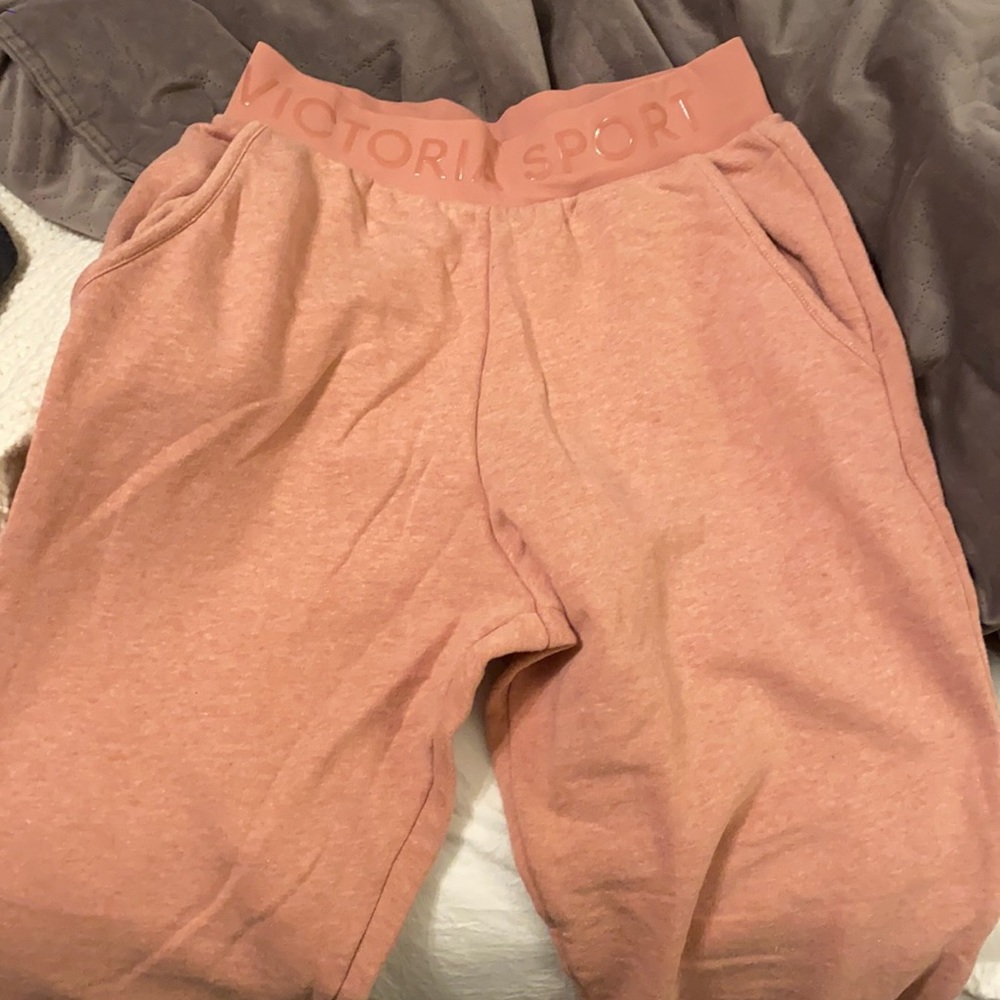 Athletic joggers, Victoria sport